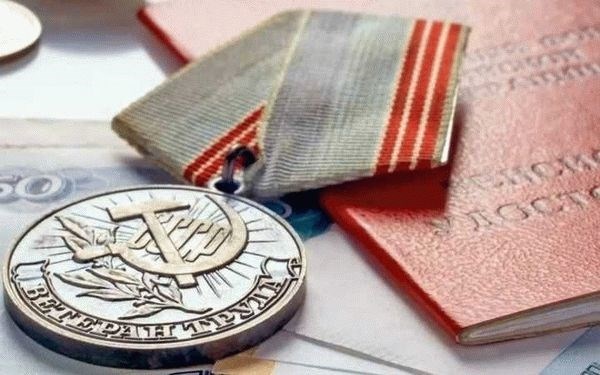 Раздел 1: Ежемесячные выплаты ветеранам Свердловской области